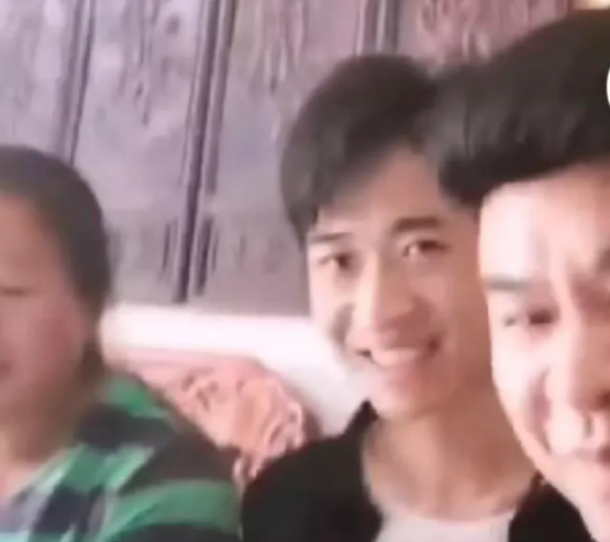 t恤|朱雪梅男友正面照曝光,年轻又帅气!难道减肥就是为了他?