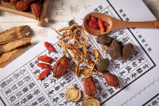 甲状腺癌|41岁快递员确诊甲状腺癌，医生叹息：“1黄”吃一口等于10斤咸菜，趁早扔掉