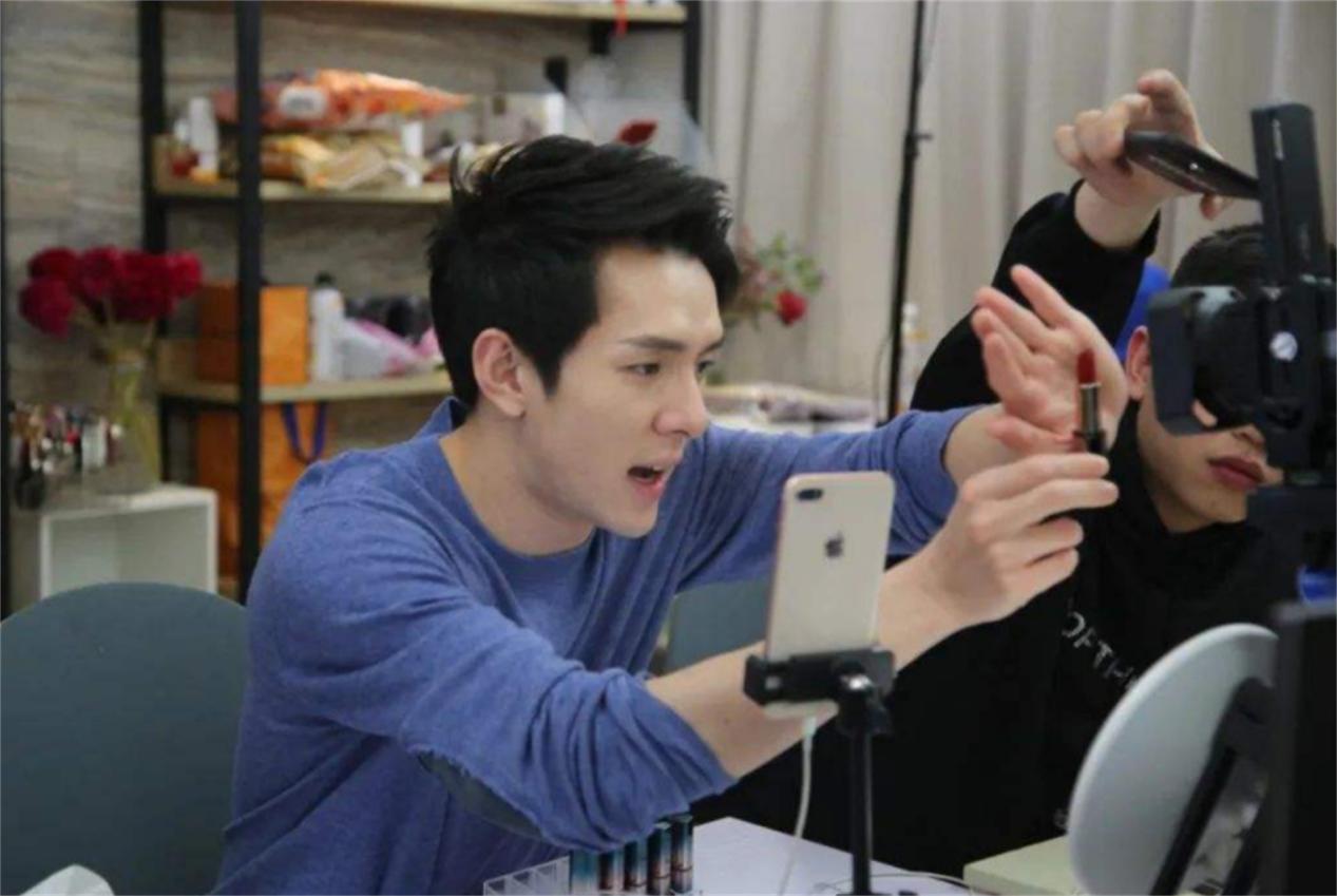 薇娅|张大仙3年4亿未入十强，网曝主播收入排行榜，第3之人出乎意料