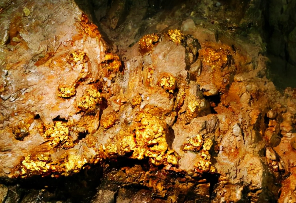 河南发现的特大型金矿，周围会不会有金疙瘩？