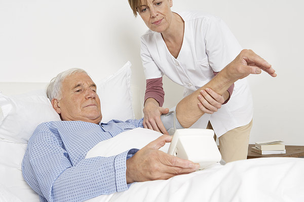 张医生科普|老年人睡觉半夜腿经常抽筋是怎么回事？是缺钙吗？医生：小心这2种病