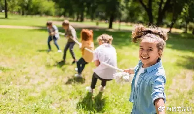 嗨猪的家庭|孩子“窝里横，外面怂”，都是因为父母的这3种行为