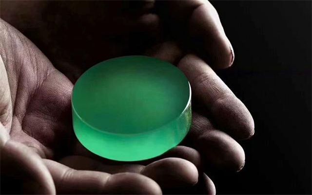 笔筒|在市场中购买翡翠玉石怎样辨别真假，行家：看这几点就知道