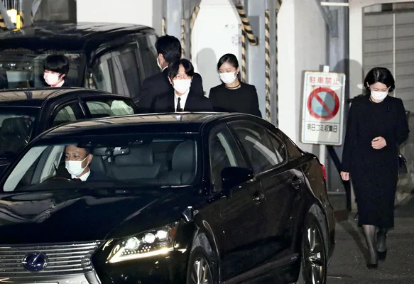 刘些宁|纪子妃连爱子公主的成人礼都懒得参加，演都不想演就是这么直接