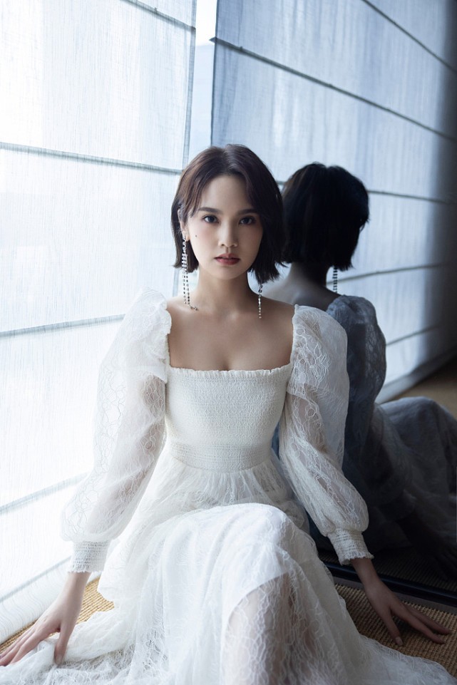 靳东|李荣浩的眼光真好，妻子杨丞琳37岁却长了一张“初恋脸”，好清纯