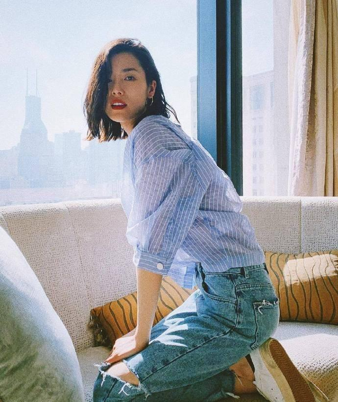 宋轶|刘雯的时尚看不懂，弄个大油头就算了还紧贴头皮，气质都改变不少