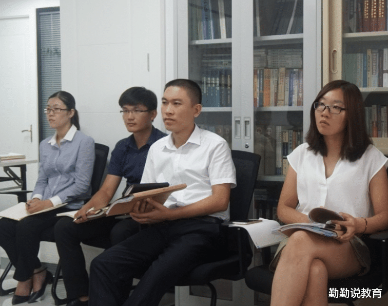 |企业招聘“歧视链”公布，3类大学生不用看简历，就会直接被淘汰