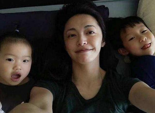 姚晨|姚晨:再婚嫁普通丈夫,私藏的存折牵出泪水,今儿女双全很幸福