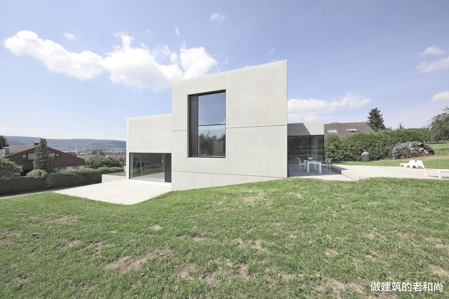 三个相同的正方形组成的住宅:用简单的技法创造面向大自然的空间