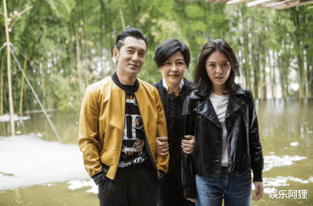 哈文|李咏因癌去世冥诞日，爱妻哈文分享图片超催泪，连续三年未间断