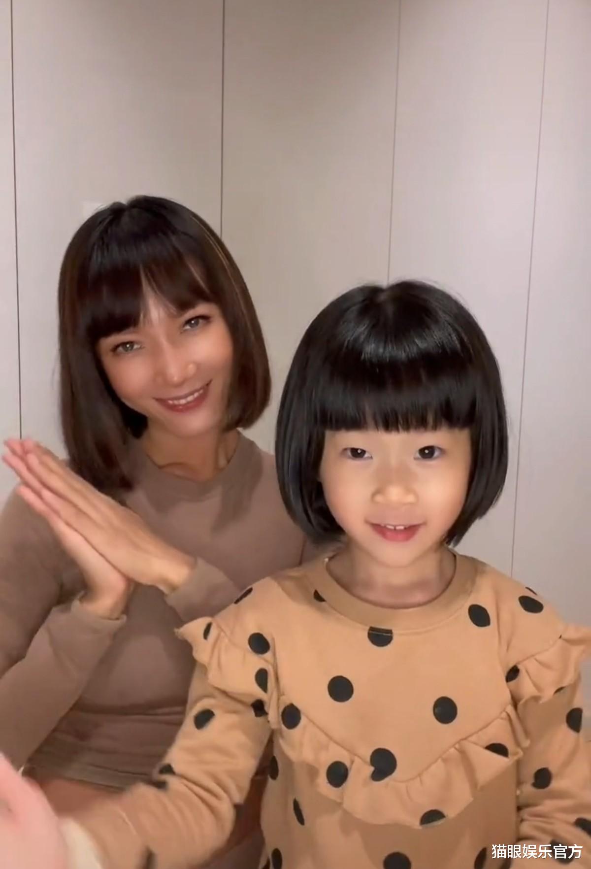 林峰|张咪女儿露小蛮腰秀马甲线，罕见与孩子同框，一家三代用同一张脸