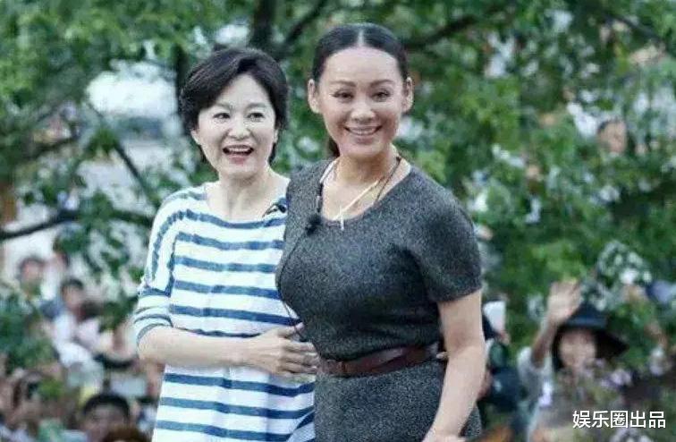 宁静|林青霞和宁静合影火了，气质差距引起热议，网友：“女神和村姑”