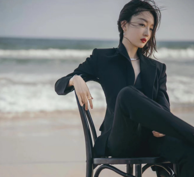 蒋欣|这7位女星，看脸无可挑剔，走红毯就像个笑话，各有各的缺点