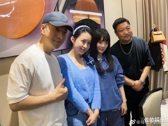 李小璐|被曝和贾乃亮复合，李小璐现身影视公司?疑?复出，手戴钻戒有深意