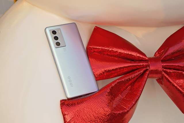 高通骁龙|iQOO Neo5S：双芯加持猛兽出击，感受120Hz畅快体验