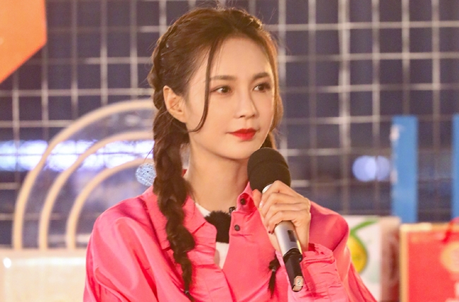 刘亦菲|湖南卫视女主持人大洗牌:五小花中两人已掉队,新人冯禧迅速上位