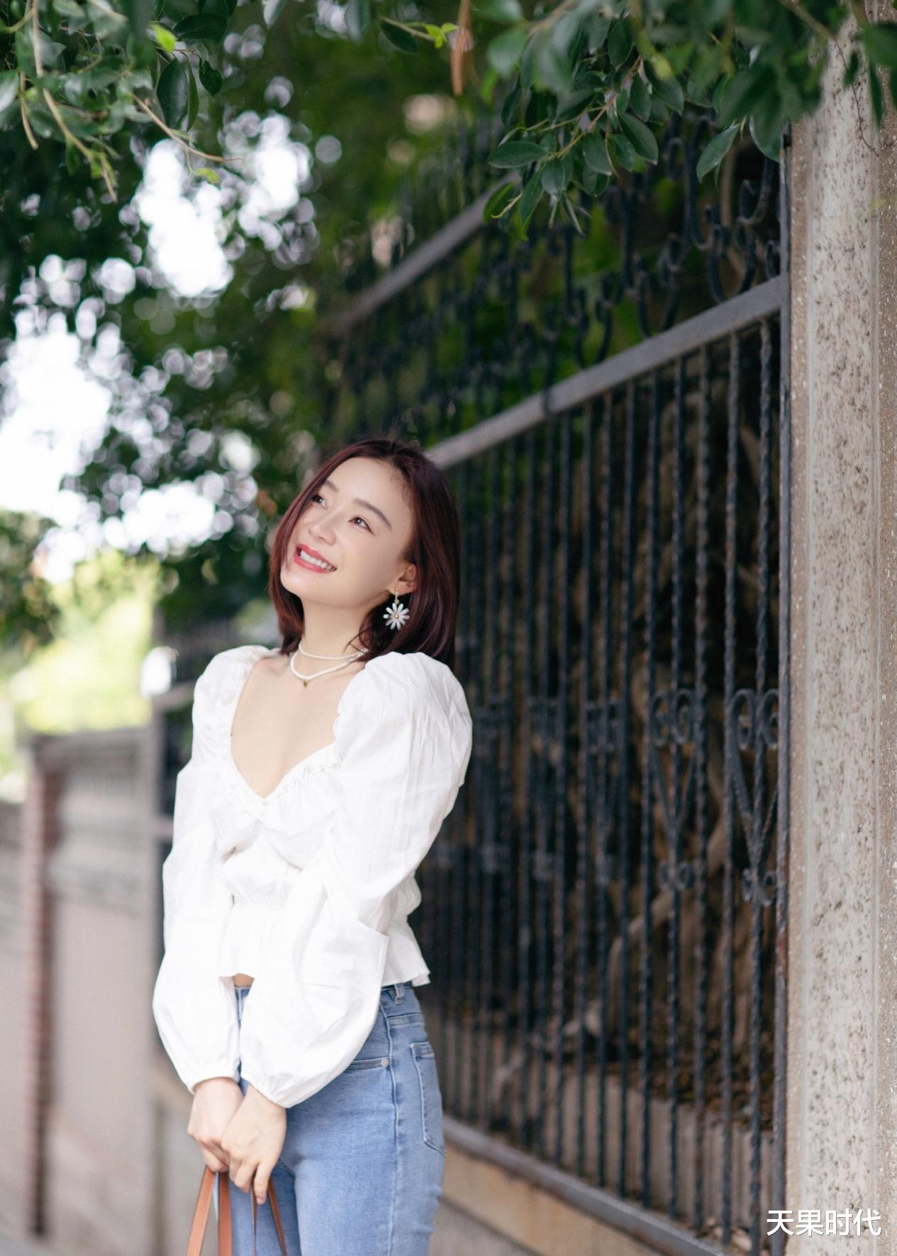 天果时代 被吐槽情商低的袁姗姗,穿搭上却很有想法,简单随性还显少女感