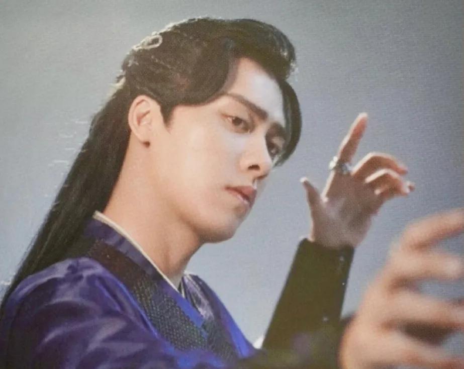 李易峰|李易峰《镜双城》未过审，被指质量差剧情有硬伤，杨紫不接对了？