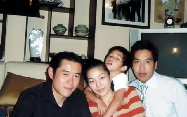 留学生|同病相怜：苏缇达被小7岁贵妃抢风头，不丹国王情人晒照挑衅佩玛