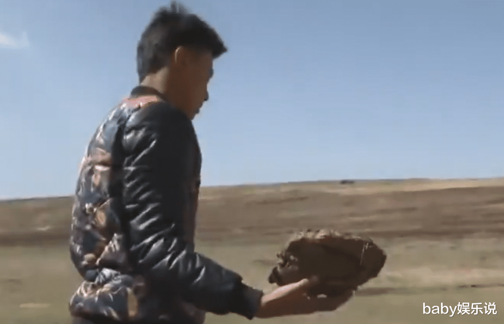 张赢天|“变形计小魔王”王晨正：爷爷去世后，不远万里奔丧悼念