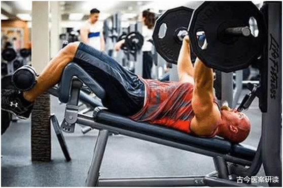 肝脏|31岁男子健身猝死！高血压患者要警惕，血压高，这2件事少做