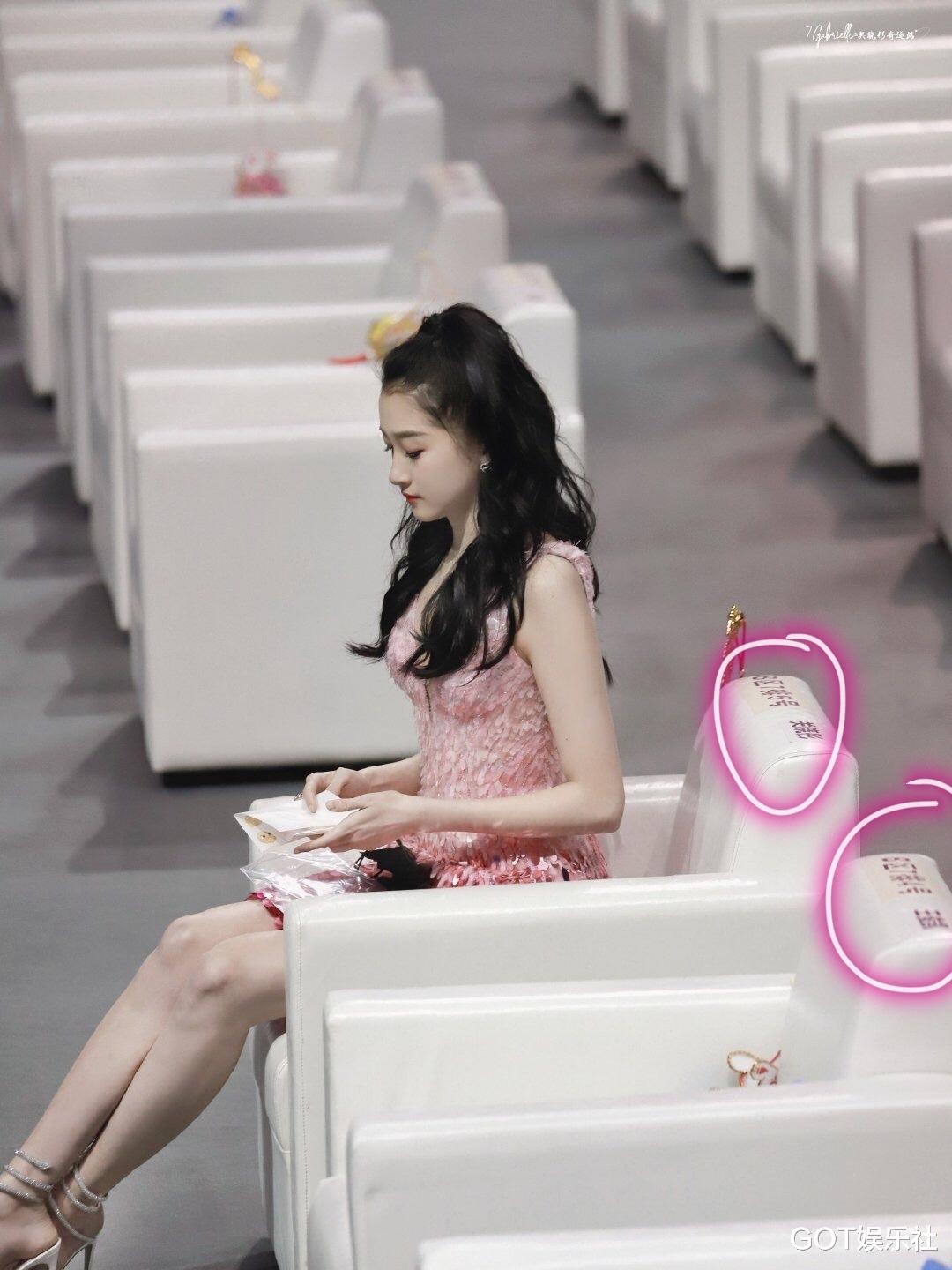 张小斐|微博之夜座位好现实!张小斐第二排,85花第三排,谭松韵第十排