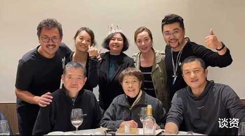 李亚鹏|李亚鹏王学兵现身中戏聚会，李亚鹏发际线后移，王学兵臃肿发福认不出