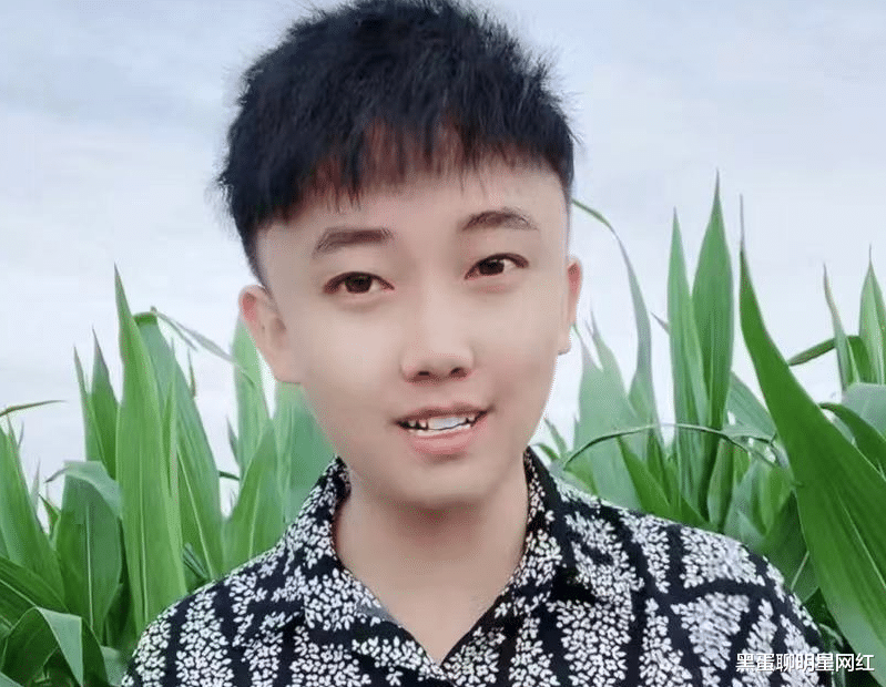 四川省 刘二狗调侃四川可乐“收暗榜”,称其比散打哥有钱,网友:有心机