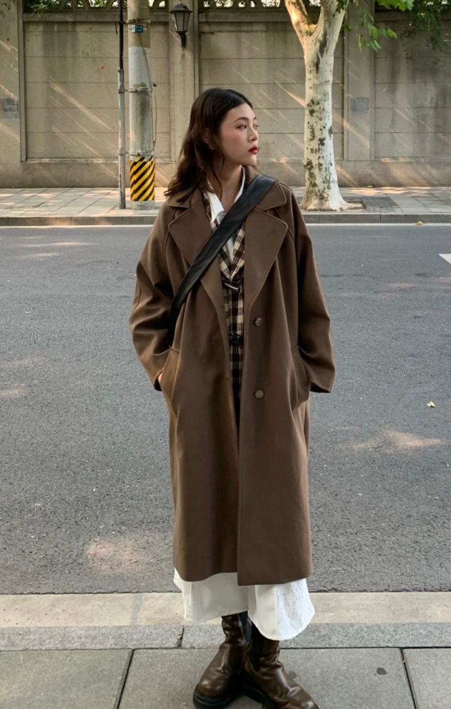 闲鱼有话说 大衣不要只会配打底衫，今年流行加个“马甲”，时髦显高还提气质