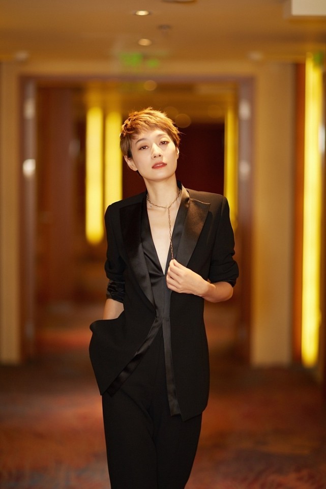 Lady变美日记|马伊琍“真空法”穿西装，气场看着十分强大，瞬间秒杀众人