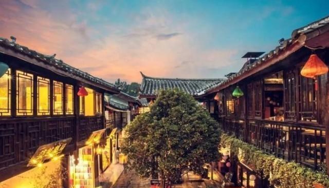 古镇 贵州投50亿打造的古镇，号称安顺“后花园”，开业多年却无人赏脸