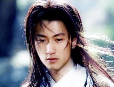 刘德华|谁还记得40年刘德华亲吻的婴儿？今已是国际巨星，名气比肩华仔！