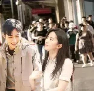 朱一龙|朱一龙刘亦菲博弈？李易峰卖单身人设？王安宇宋祖儿假戏真做？