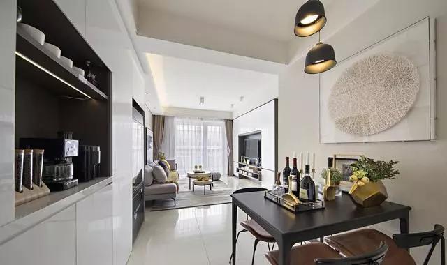 129㎡三居室，一个电视背景墙，装修漂亮又实用