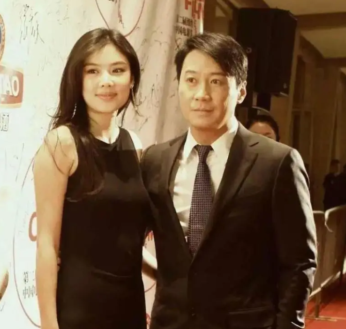 乐基儿|她28岁嫁给黎明，4年败光7亿身家，38岁远嫁美国成这般模样