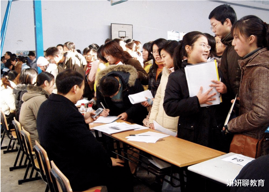 入殓师|大学生辛苦考入“烟草局”，工作半年却选择离职，原因过于扎心