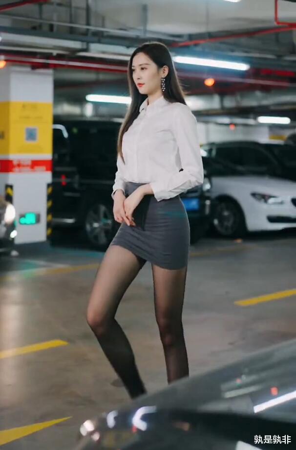 小姐姐|白衬衫下的时尚美女，兼具御姐与清纯