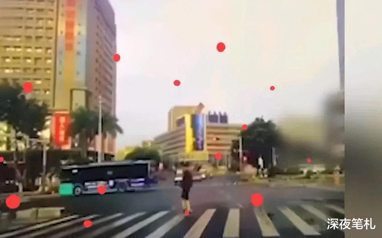 深圳,保时捷醉驾超速闯红灯,撞飞行人致其死亡后直接加速逃逸!