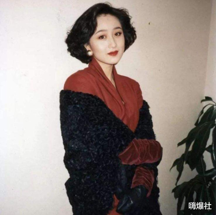 利智|看到58岁的利智，才知道啥叫难得一见的美人，难怪李连杰当个宝