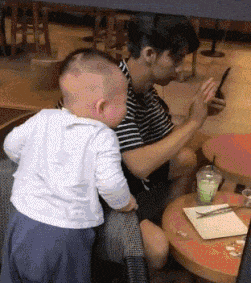 萌控孩|“小姐姐你这是什么打扮，牛仔短裤再套个丝袜，到底是冷还是热啊？”哈哈哈