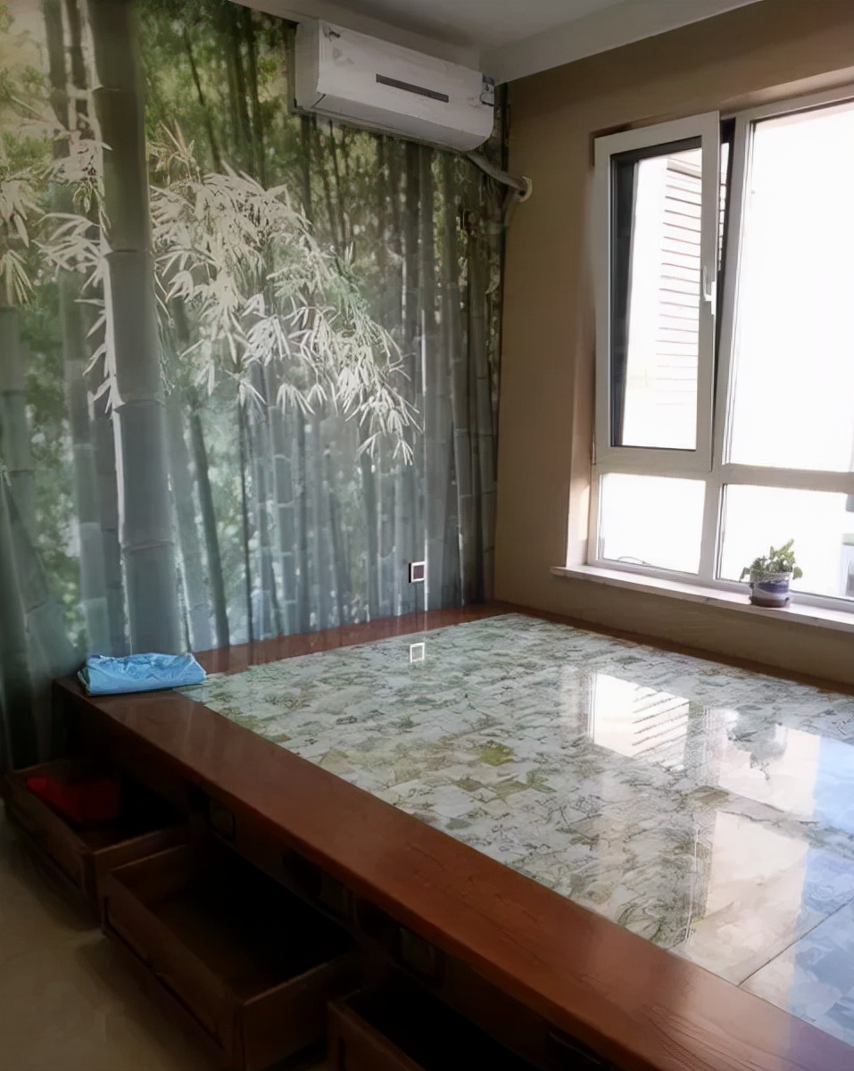 亲戚家农村小洋房,前院种菜养鱼,卧室玉石做的床,冬暖夏凉!