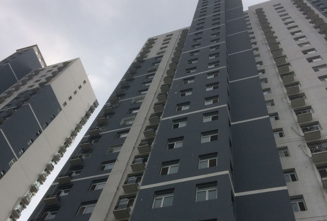 热点微评社 姐姐家“遭灭门”留下680万财产：弟弟回国“争抢”遗产胜诉！