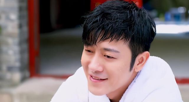 豪门|亲妈是导演，干妈也是导演，20年都没捧红他，娶妻改名后竟然火了