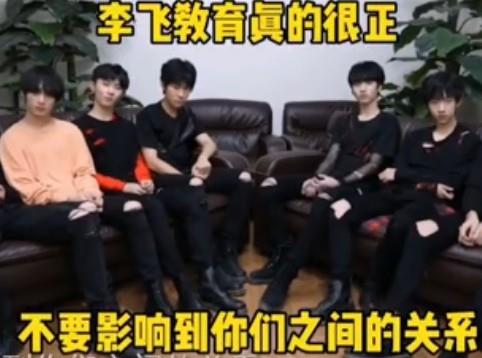 |李飞亮相时代少年团拍摄现场，穿拖鞋走在人群中，比明星耀眼