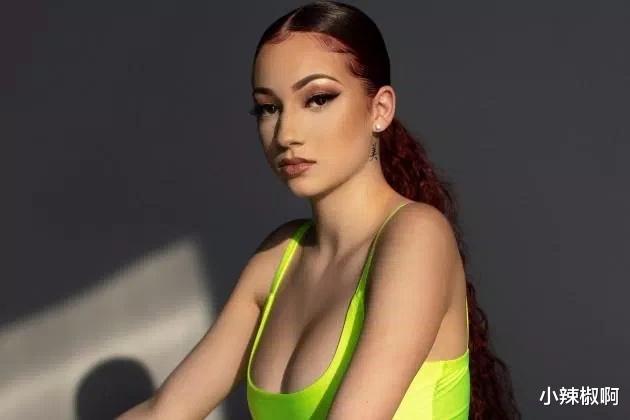 小辣椒啊 一个刚满18岁的说唱歌手，刚露脸仅仅6个小时，就挣了100多万美元