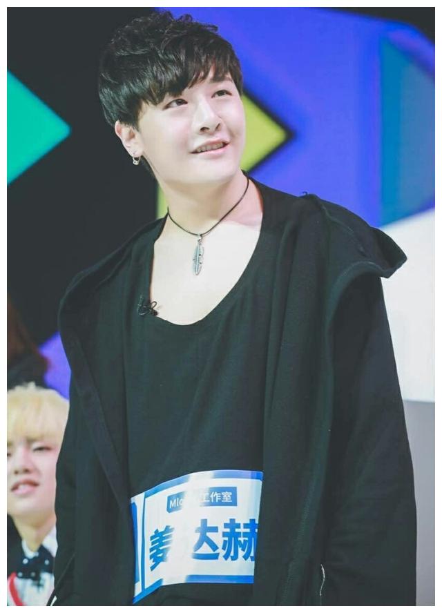 赵本山|赵本山女儿官宣恋情,带男友出镜秀恩爱,对方身份背景被扒不简单