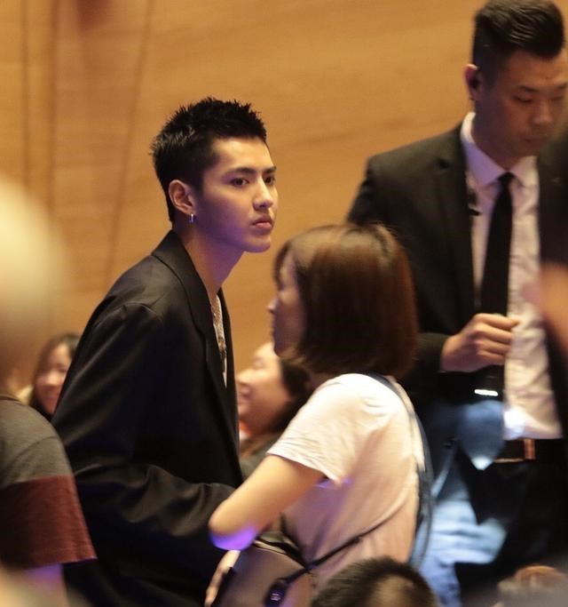 清浅微笑的我|这会是流量时代终结的一个信号吗?我们见证娱乐圈历史了