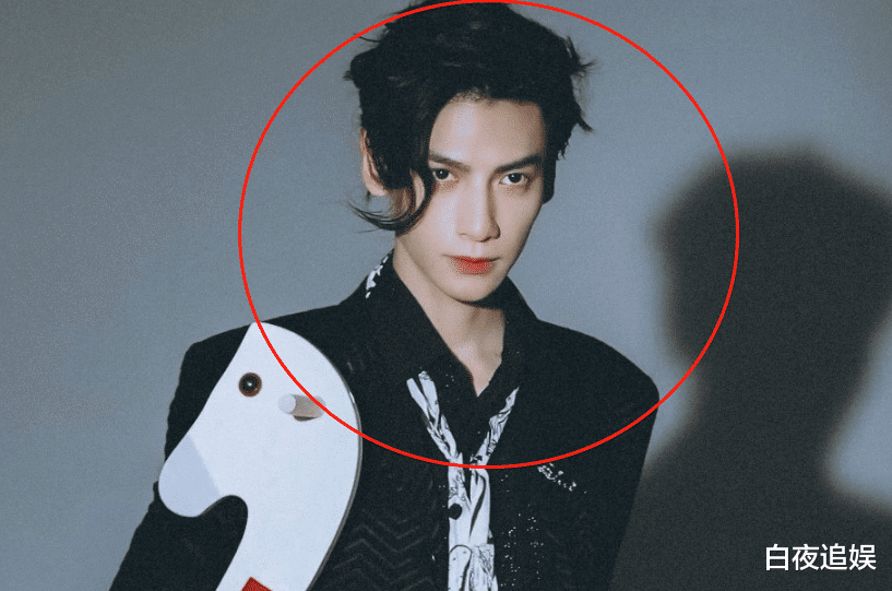 罗云熙|32岁罗云熙瘦到脱相，路人视角下的腿吓到网友，小身板哪像成年人