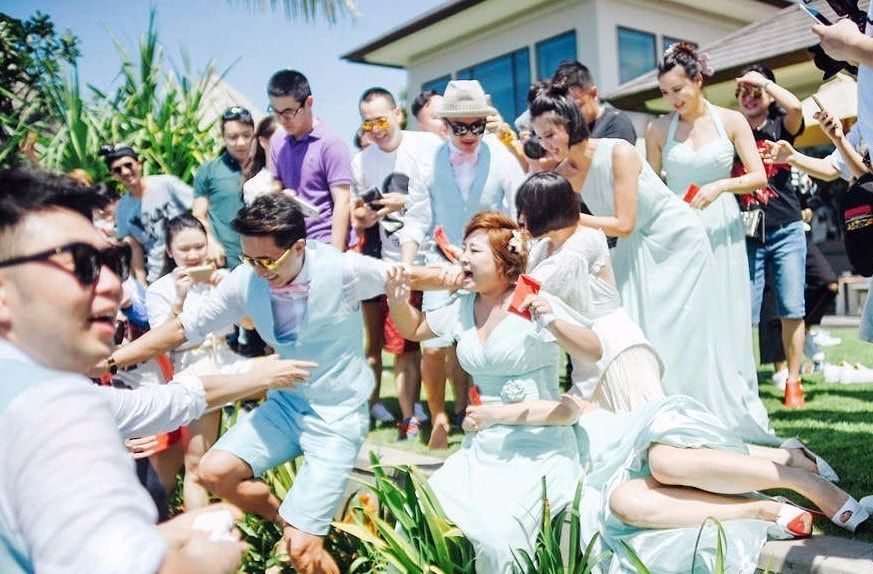 |“性感女神”柳岩：为母亲治病进入娱乐圈，惹怒知名导演因祸得福