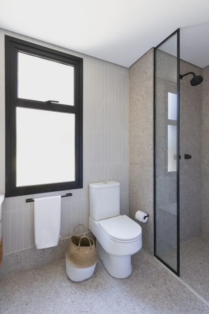 |86㎡坚持把阳台打通,一半扩进厨房一半扩入客厅,好住几倍